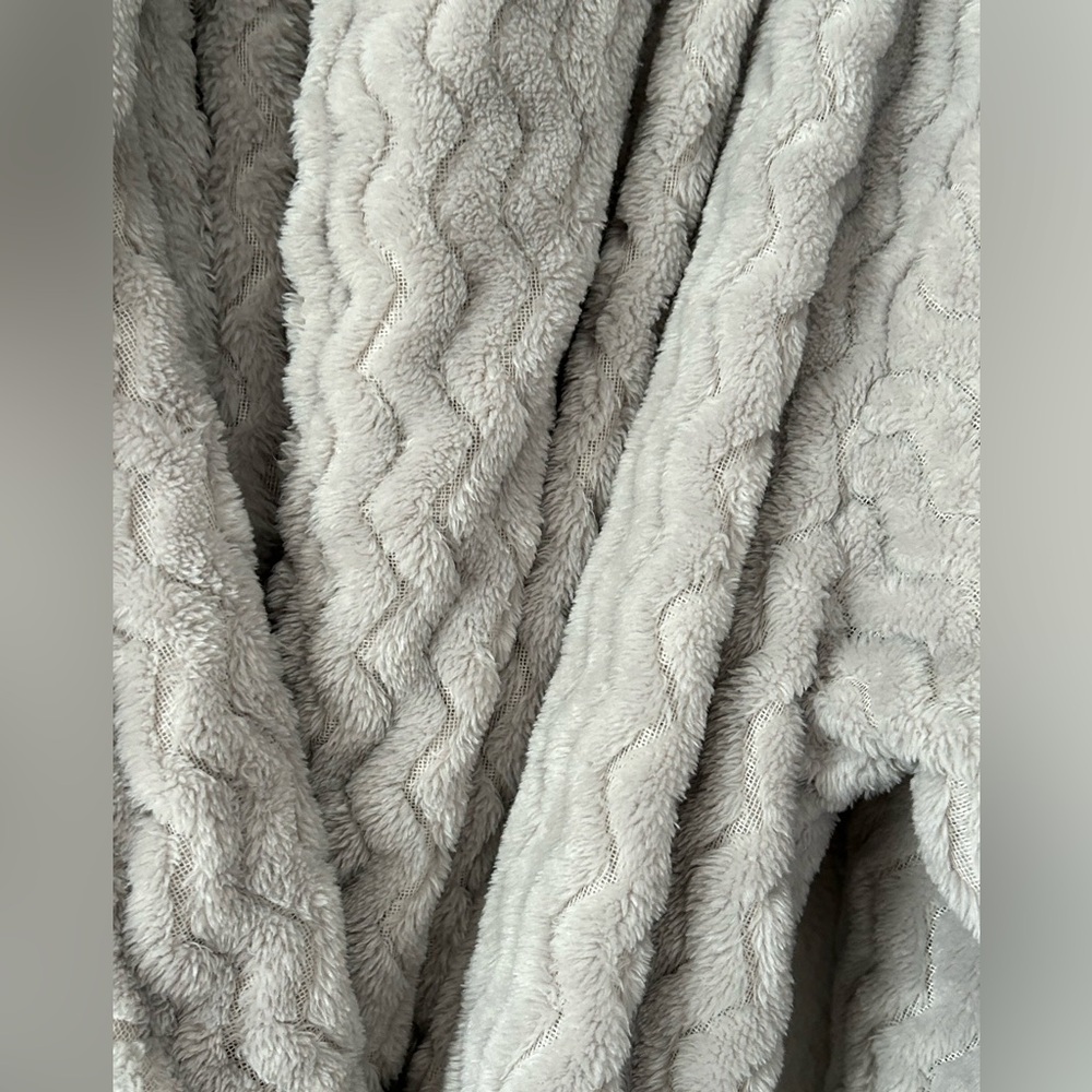 Natori Plush Geo Robe One Size - image 7